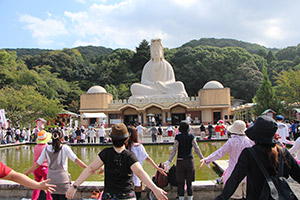 画像：開会式が行われた「霊山観音」