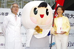 イベントに登壇した有森裕子さん(右)と東京大学医学部 付属病院放射線科の中川恵一准教授(左)