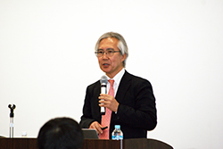 がん検診の重要性を説明する中川先生 