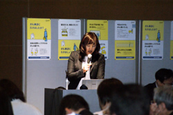足利銀行の事例紹介。産業保健師の湯澤洋美さんが同社の取り組みを紹介しました
